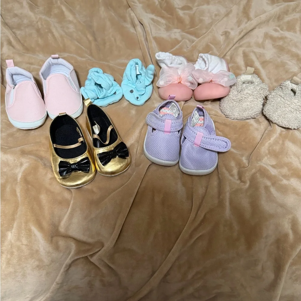 Baby Girl Lot of Shoes & Plush Giraffe Size 0-3